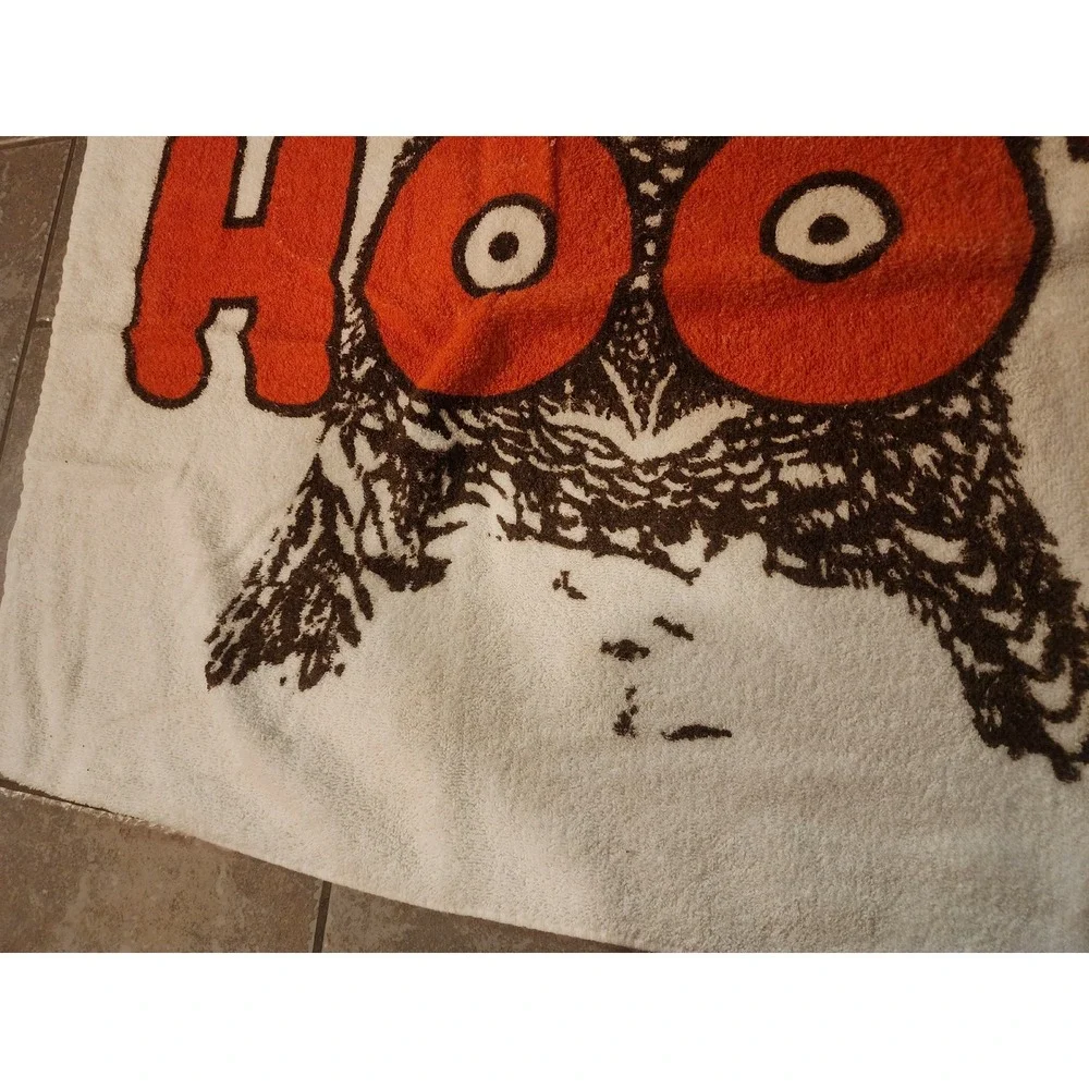 Vintage Hooters Cozumel Beach Towel White Orange Owl Logo Souvenir Collectible